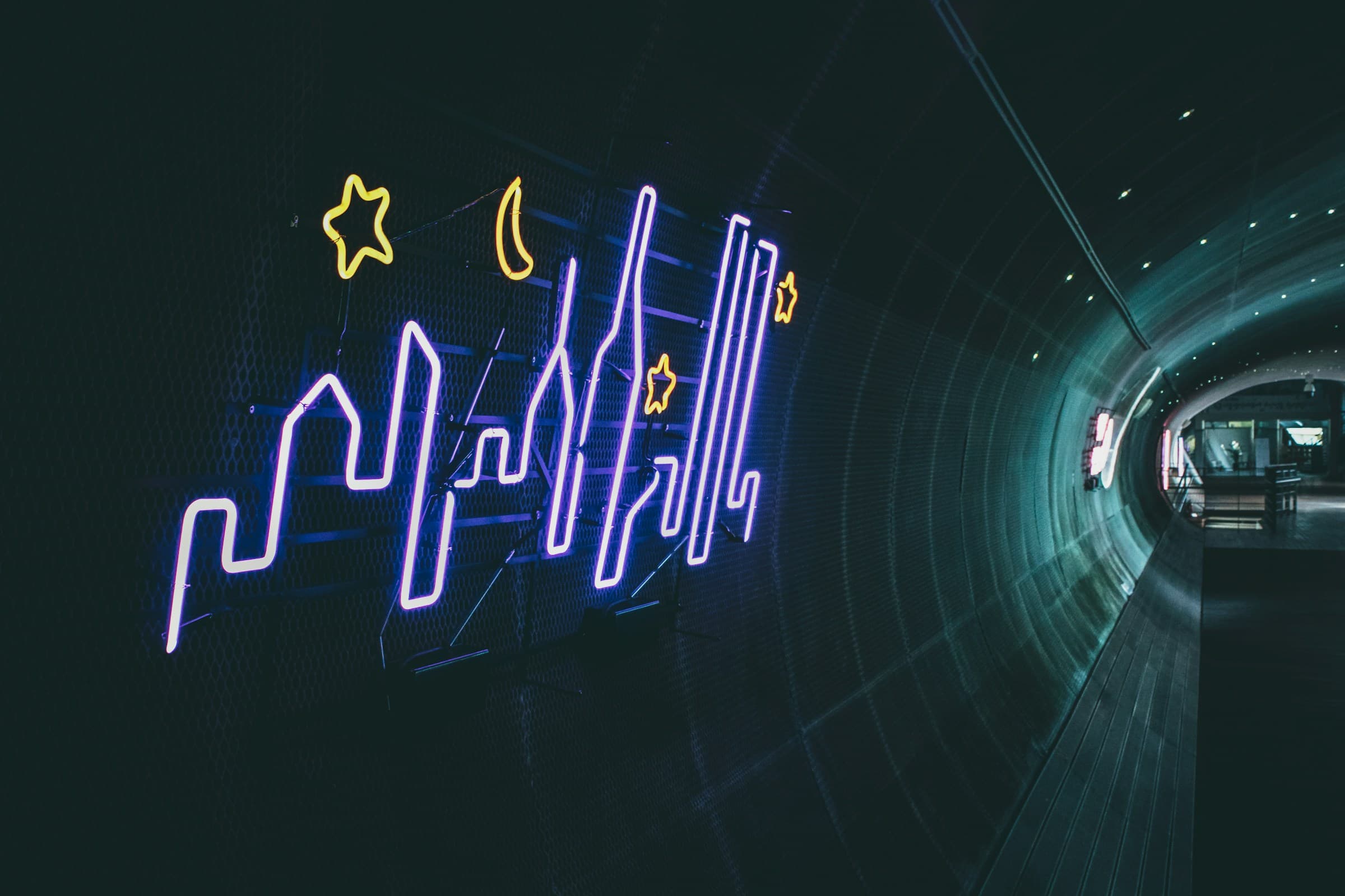 Captura de pantalla de Zenless Zone Zero mostrando el sistema de gacha con banners de personajes limitados en New Eridu